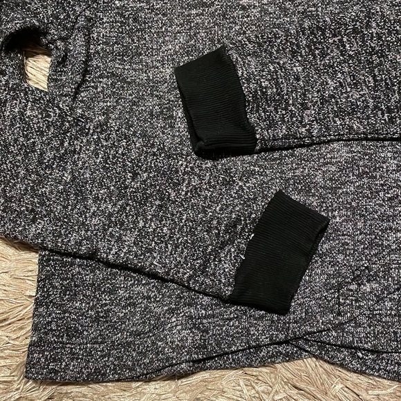 FABLETICS Black‎ and Gray Cropped Sweatshirt Size Small - Picture 3 of 6